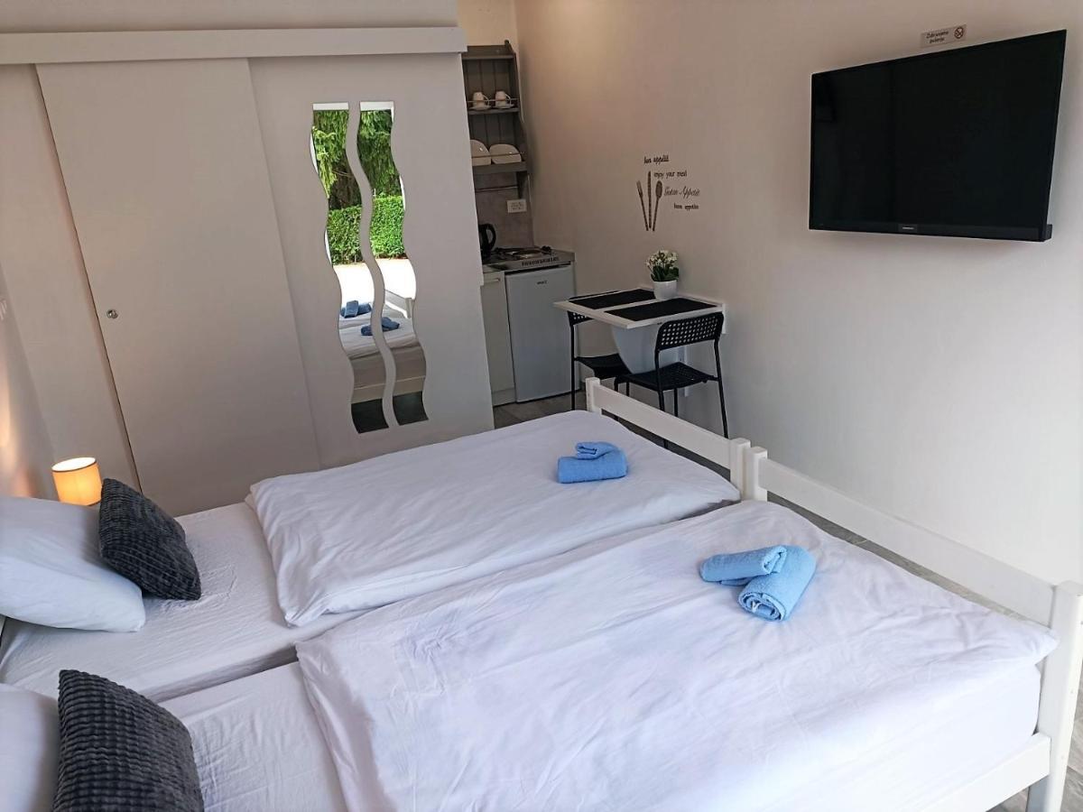 Studio Apartman Brletic Tounj Eksteriør bilde