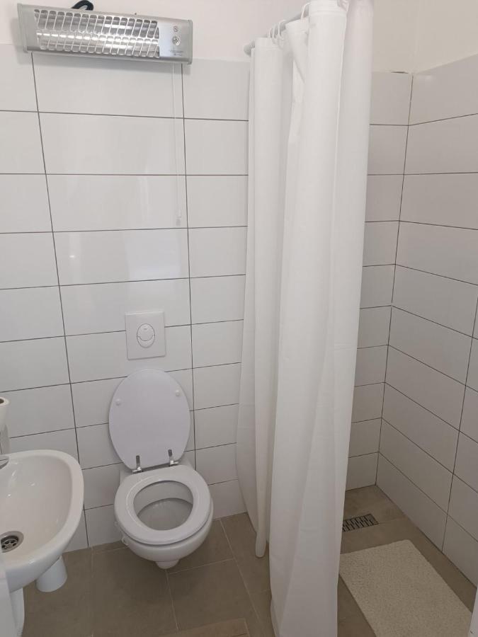Studio Apartman Brletic Tounj Eksteriør bilde